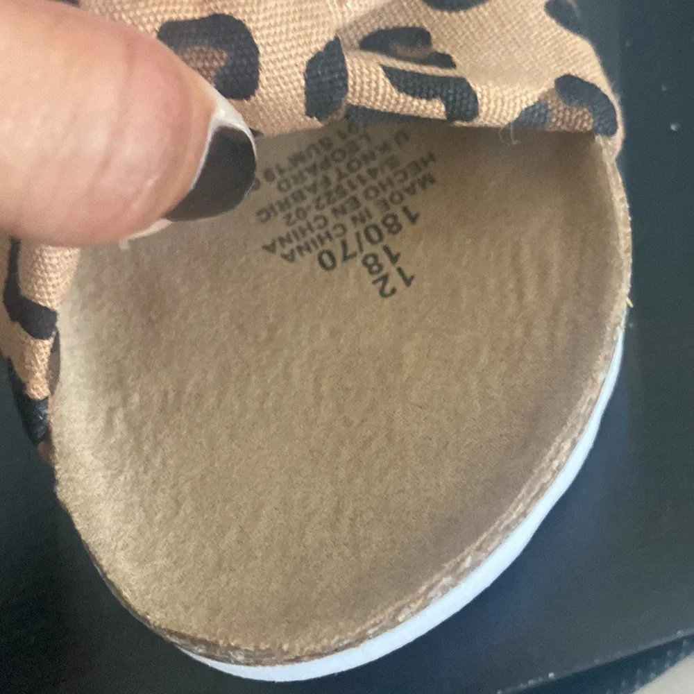 Kids slip on shoes